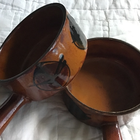 TWO VINTAGE EARTH TONE ONION SOUP BOWLS/CROCKS WITH HANDLE - Picture 4 of 12